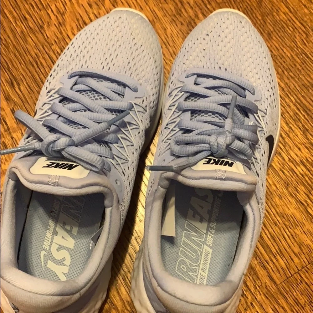 Nike skyelux tennis shoes